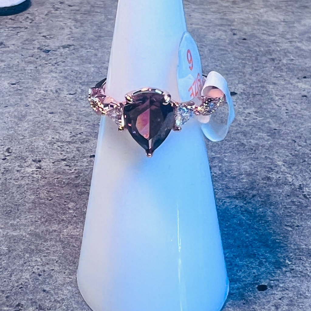 Ring Bomb Party Ring Size 6 Topaz Color Stone Rose Gold Color Band 18$